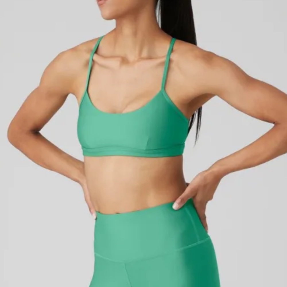 Alo Yoga Intrigue Bra in lettuce